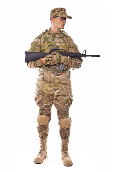 Soldat med gevär — Stockfoto