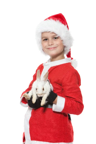 Pojken håller en jul kanin — Stockfoto