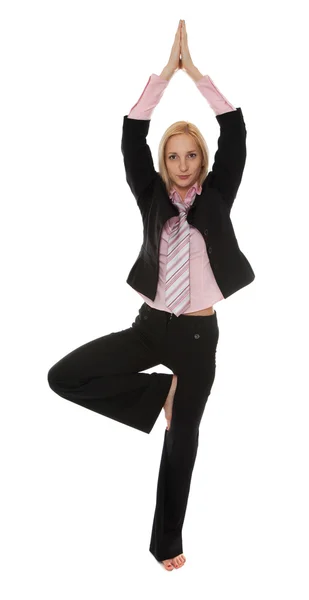 Utövar yoga. ung affärskvinna — Stockfoto