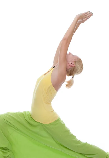 Het beoefenen van yoga. jonge vrouw — Stockfoto