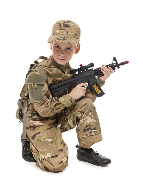 Jovem soldado com espingarda — Fotografia de Stock