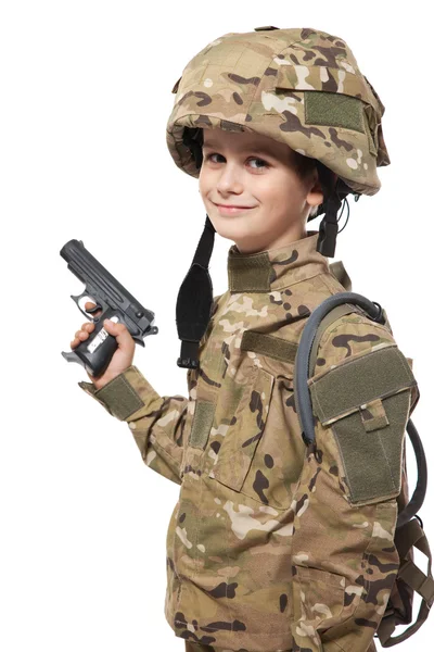 Junger Soldat mit Waffe — Stockfoto