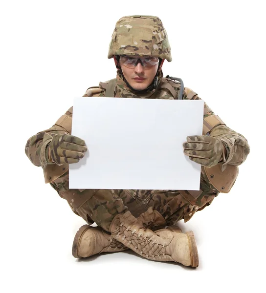 Tentara modern memegang poster — Stok Foto