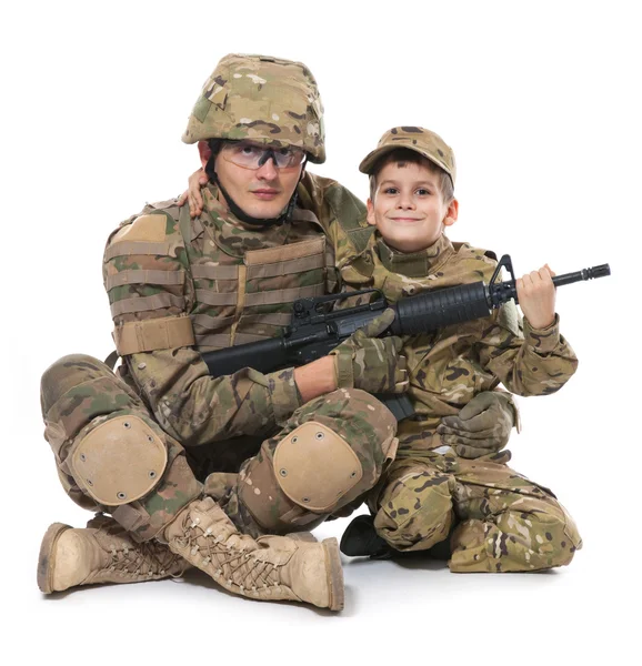 Militär Vater Und Sohn Isoliert Auf Weißem Hintergrund — Stockfoto