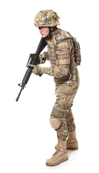 Soldado Moderno Com Rifle Isolado Fundo Branco — Fotografia de Stock