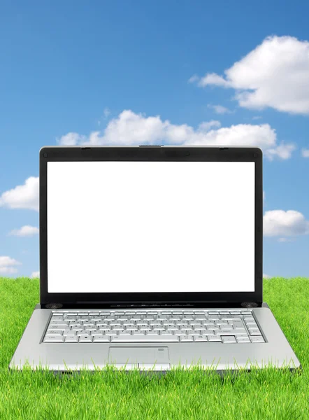 打开笔记本电脑显示键盘和屏幕在白色背景上孤立 — 图库照片