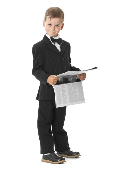 Ragazzo con un giornale in mano — Foto Stock