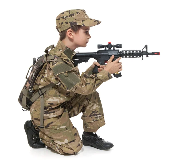 소총과 젊은 군인 — 스톡 사진