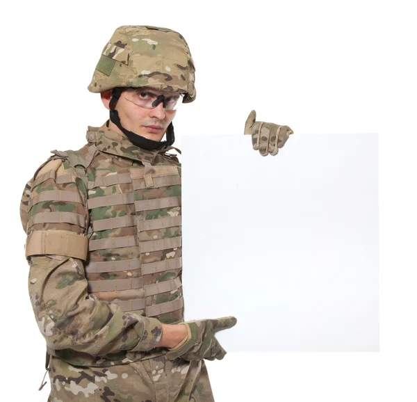 Современный солдат с плакатом — стоковое фото