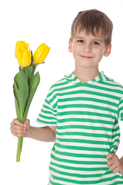 Jonge jongen bedrijf tulpen — Stockfoto