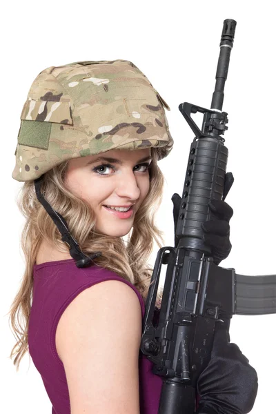 Mulher bonita com rifle — Fotografia de Stock