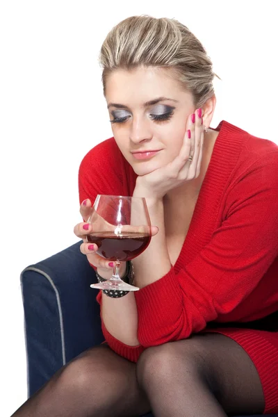 Žena v červené barvě s sklenice na víno — Stock fotografie