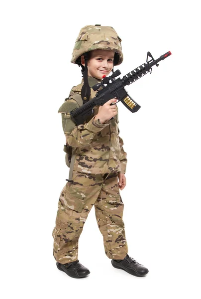 Ung soldat med gevär — Stockfoto