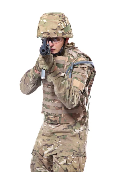 Современный солдат с винтовкой — стоковое фото