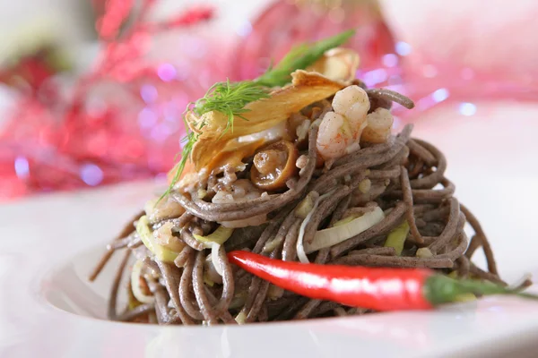Soba noodle mantar ve karides — Stok fotoğraf