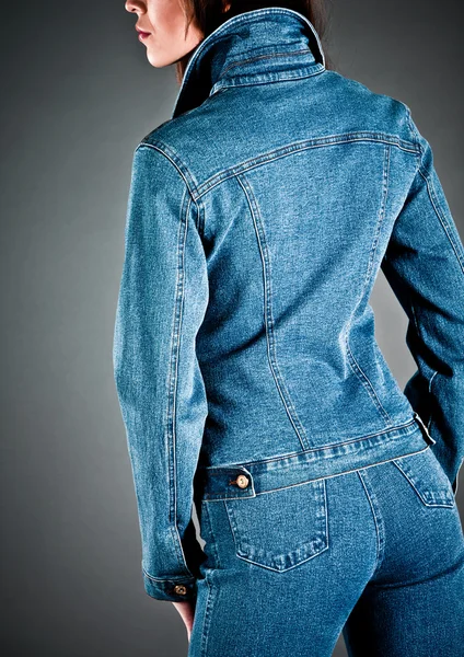 Menina em um casaco de jeans — Fotografia de Stock