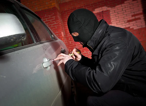 Hırsız Hırsız Hijacks Araba — Stok fotoğraf