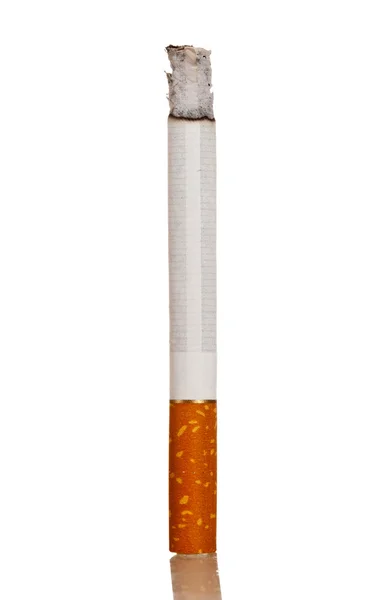 在白色背景上燃点的香烟费用 — 图库照片