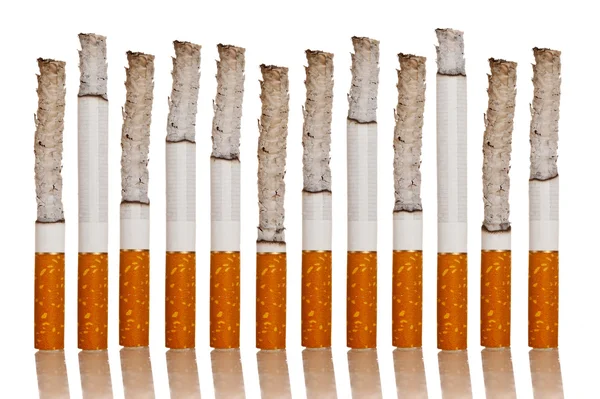 Освітлені Сигарети Стоять Білому Тлі — стокове фото