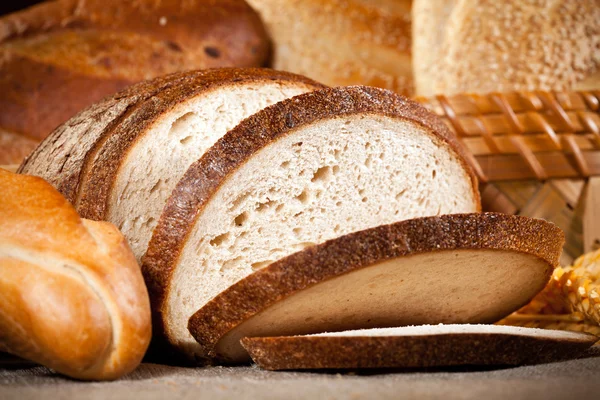 Свежий и мягкий вкусный хлеб — стоковое фото
