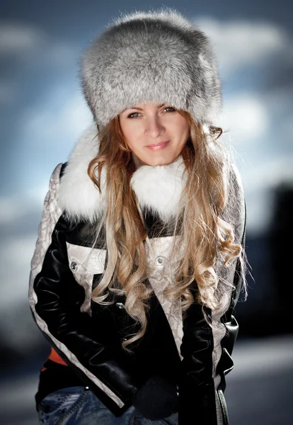 Retrato da menina no inverno — Fotografia de Stock