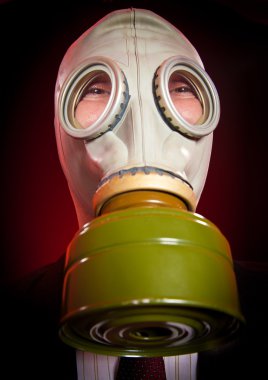 gaz maskesi yüz yüze