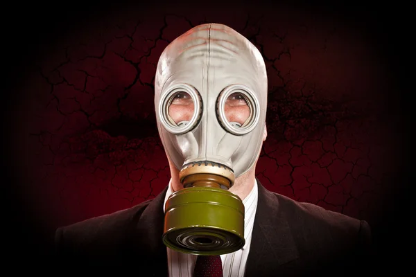 Człowiek w masce gazowej — Zdjęcie stockowe