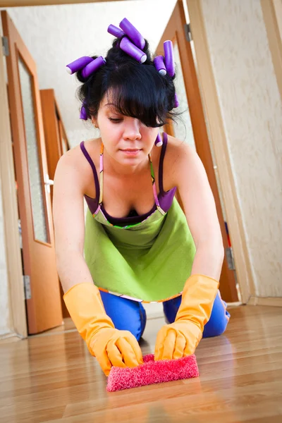Housewife washes a floor — Stock Photo, Image