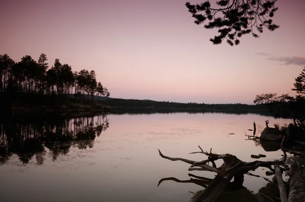 Kuzeyde göller üzerinde akşam — Stok fotoğraf