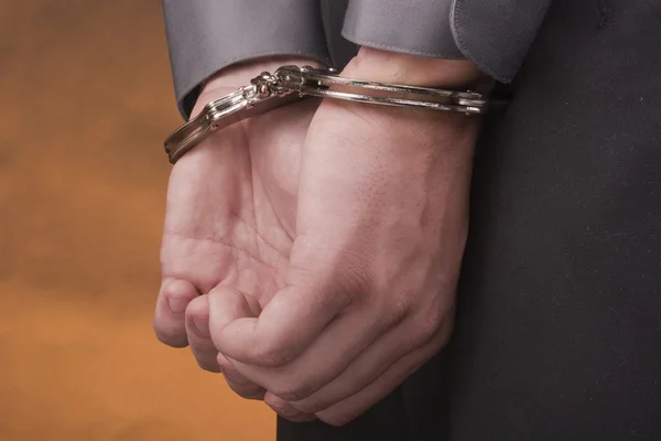 Арештований в наручники — стокове фото