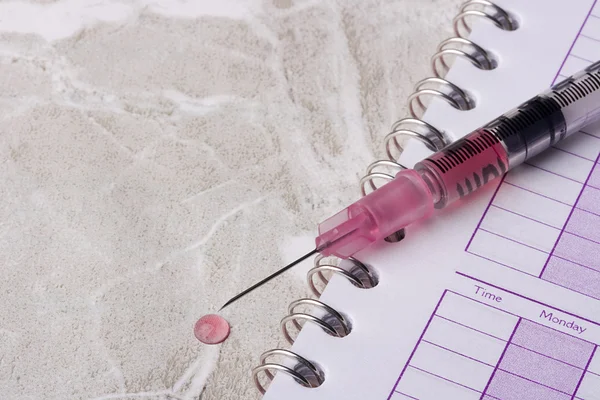 Pink Liquid Spill Syringe Needle — Stock Photo, Image