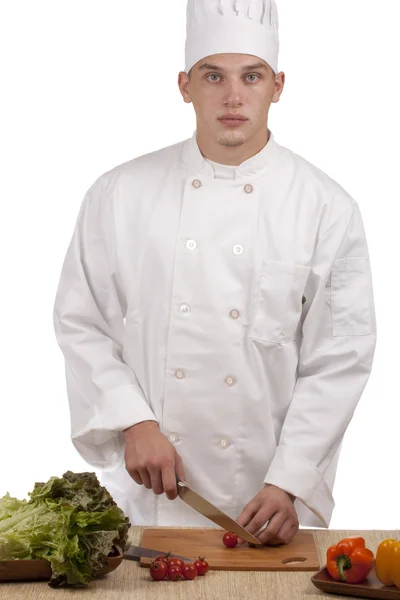 Άνδρας Σεφ Κομμένα Λαχανικά Στο Blackboard Κουζίνα — Φωτογραφία Αρχείου