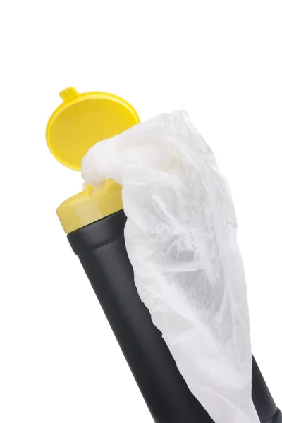 Servilleta Para Limpiar Recipiente Plástico Con Fondo Blanco —  Fotos de Stock