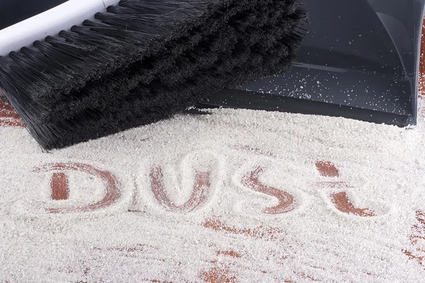 家のシミュレートする塵が散在して床の小さい砂の上のクリーニング — ストック写真