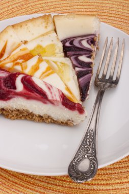 limon, şeftali, vahşi berry ve çilek Cheesecake doldurulmuş.