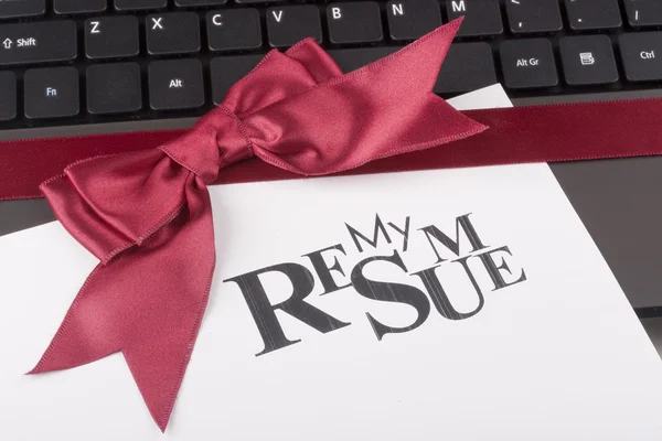 Personal Computer Tied Red Ribbon Bow Words Resume — Stock Photo, Image