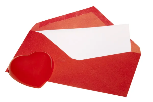 Червоне Серце Лежить Поруч Червоним Конвертом Білим Папером Білому Тлі — стокове фото