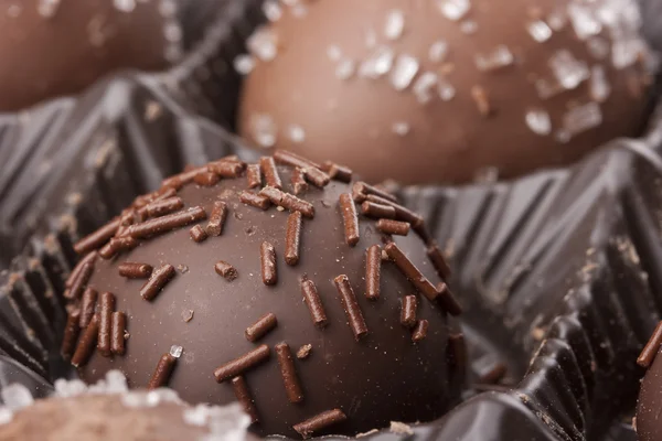 Cioccolato Ricoperto Caramelle Tartufo Con Decorativi Polvere Occasione — Foto Stock