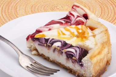 limon, şeftali, vahşi berry ve çilek Cheesecake doldurulmuş.