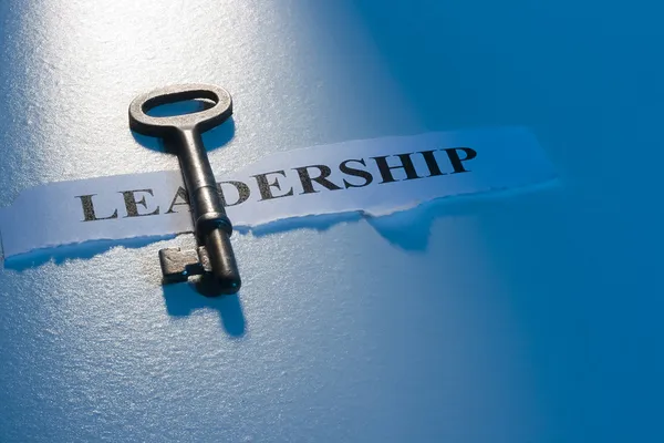 Ключ к лидерству — стоковое фото
