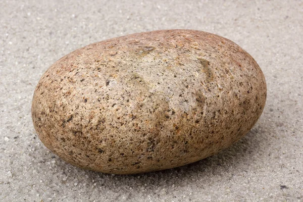 Stein auf dem Sand — Stockfoto