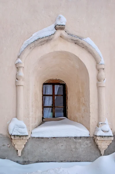 Vieja Ventana Con Nieve Antiguo Monasterio Ruso Kirillo Belozersky — Foto de Stock