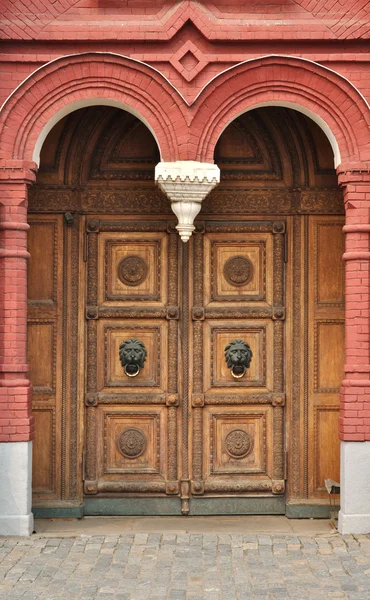 Old wooden door with carved ornament — Stock Photo, Image
