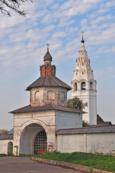在苏兹达尔 俄罗斯 Alexandrovsky 修道院的入口 — 图库照片