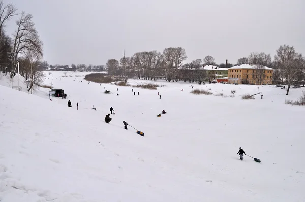 Zjeżdżanie Śnieżnego Dnia Mieście Vologda Federacja Rosyjska — Zdjęcie stockowe