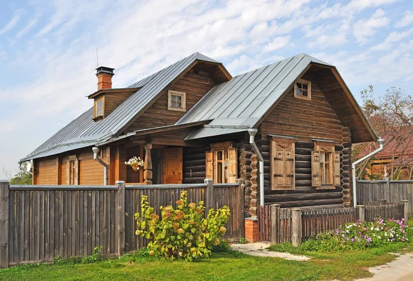 Casa de madera de campo — Foto de Stock
