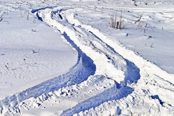 Ślad ciężarówki w śniegu — Zdjęcie stockowe