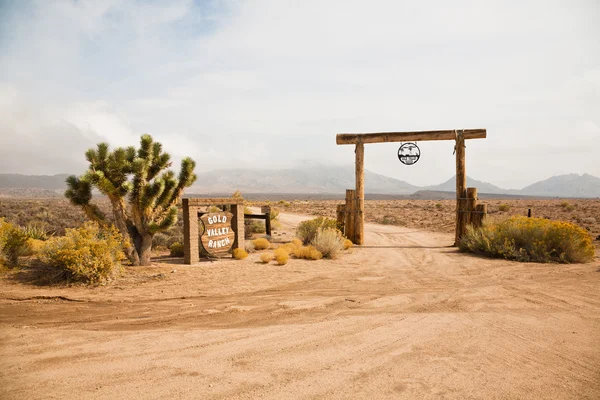Gold Valley Ranch Gate Dans Désert Mojave Californie — Photo
