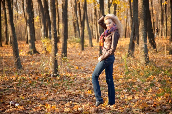 Girl on the nature; — Stock Photo, Image