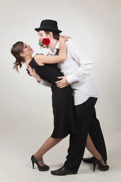 Κομψό ζεύγος να χορεύει — Φωτογραφία Αρχείου
